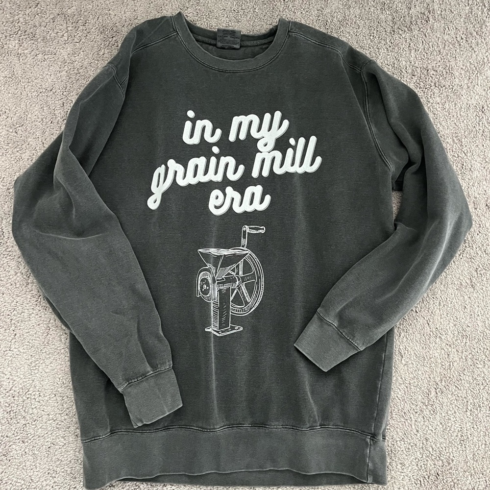 Women’s sweatshirt size medium